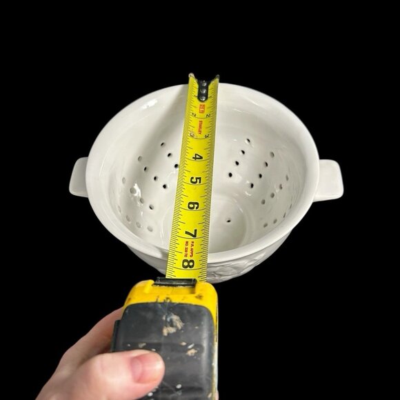 DesignPac Strawberry Patch Embossed White Ceramic Colander 8" Round w Handles - Picture 7 of 10